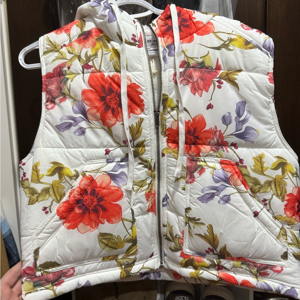 eesome White Floral Quilted Hooded Vest with Red & Purple Flowers